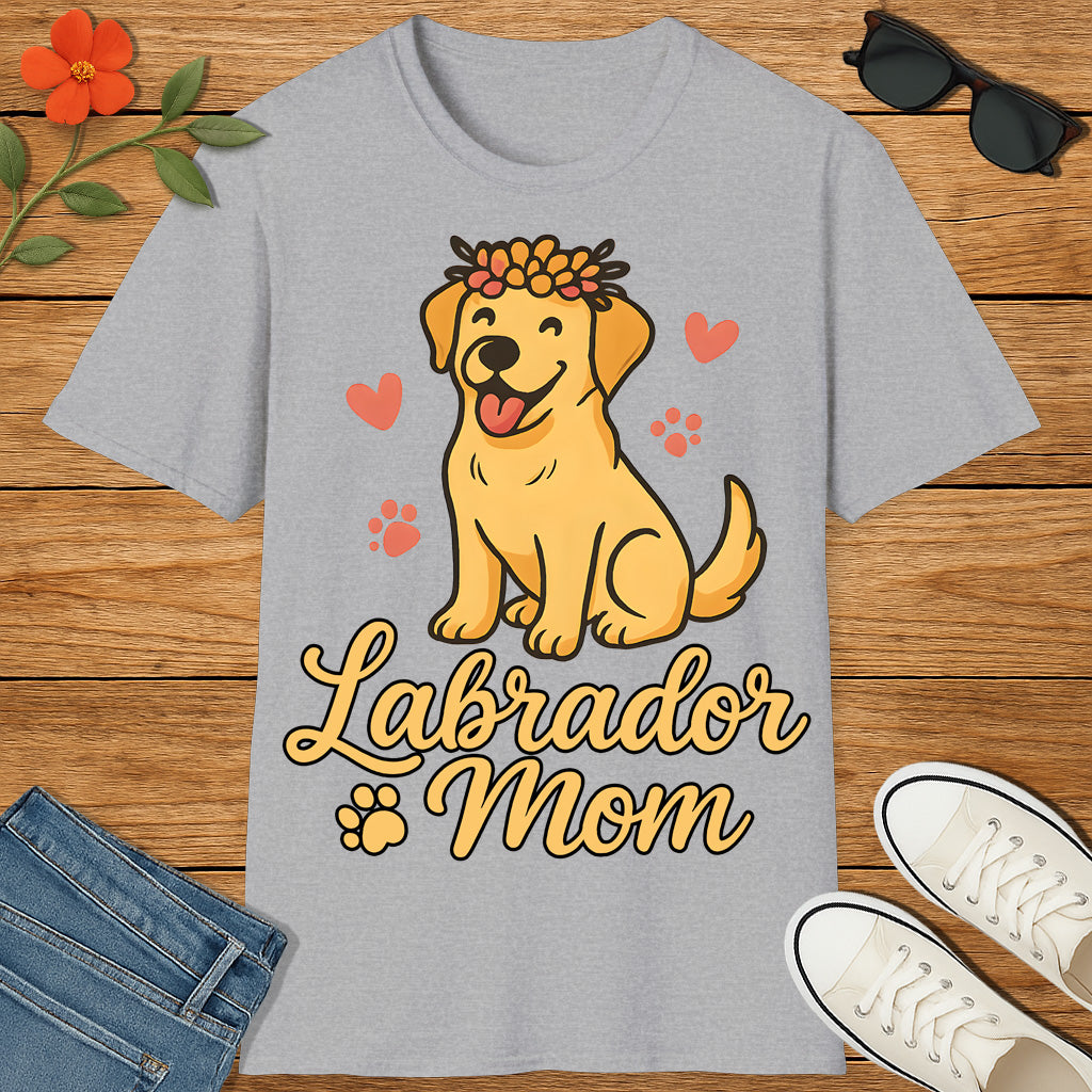 Labrador Mom – Cute Yellow Lab Dog Lover T-Shirt